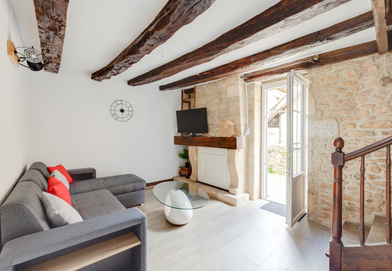 House in Montignac - Modern stone house with terrace for 6