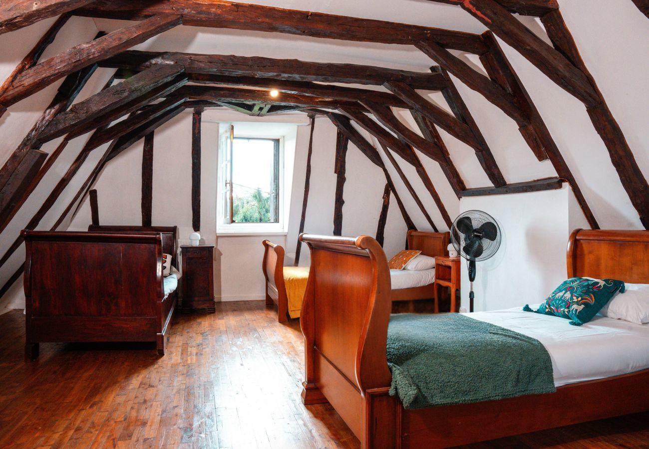 House in Thonac - Villa “Le Roc” for 11, garden and swimming pool