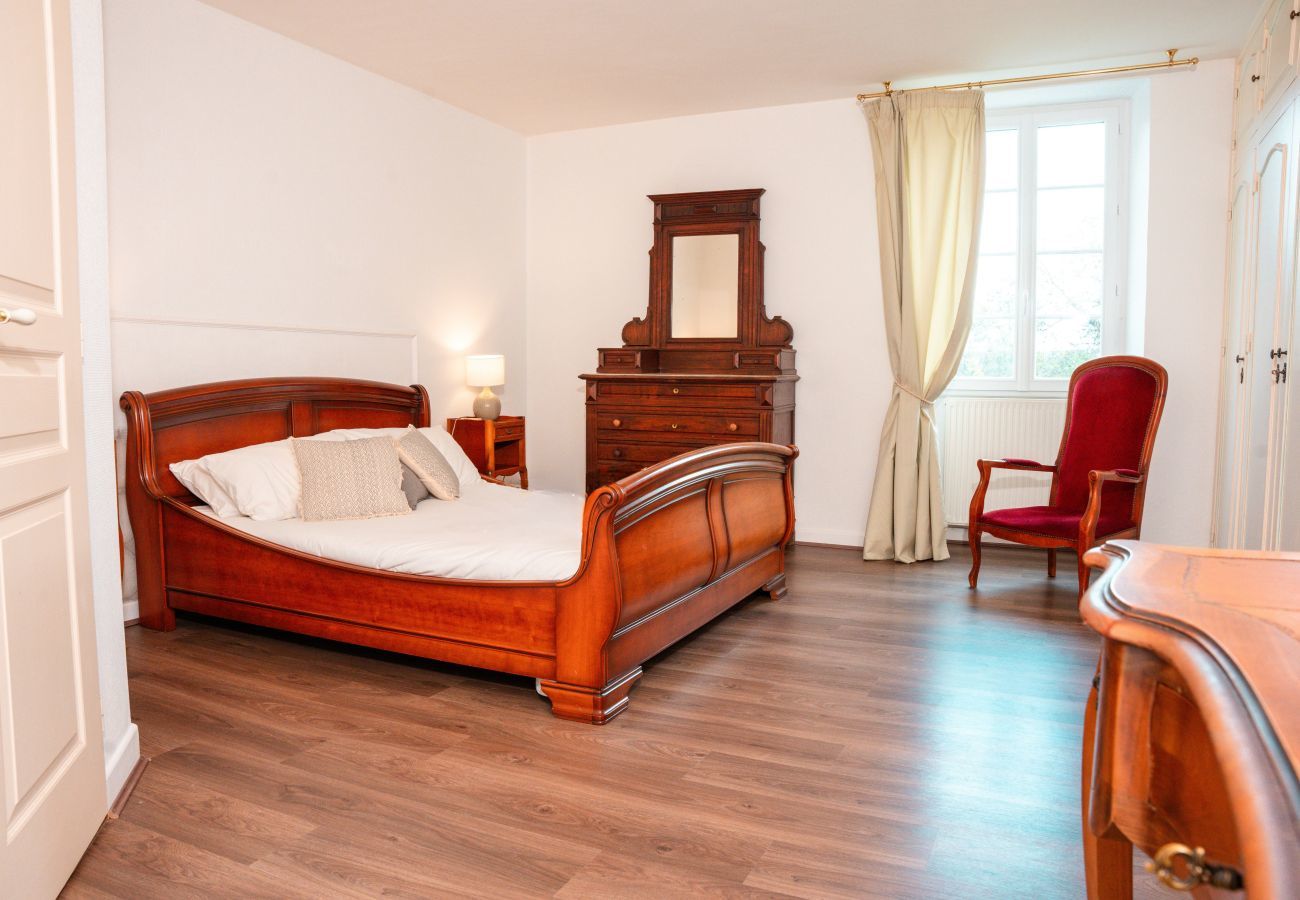 House in Thonac - Villa “Le Roc” for 11, garden and swimming pool