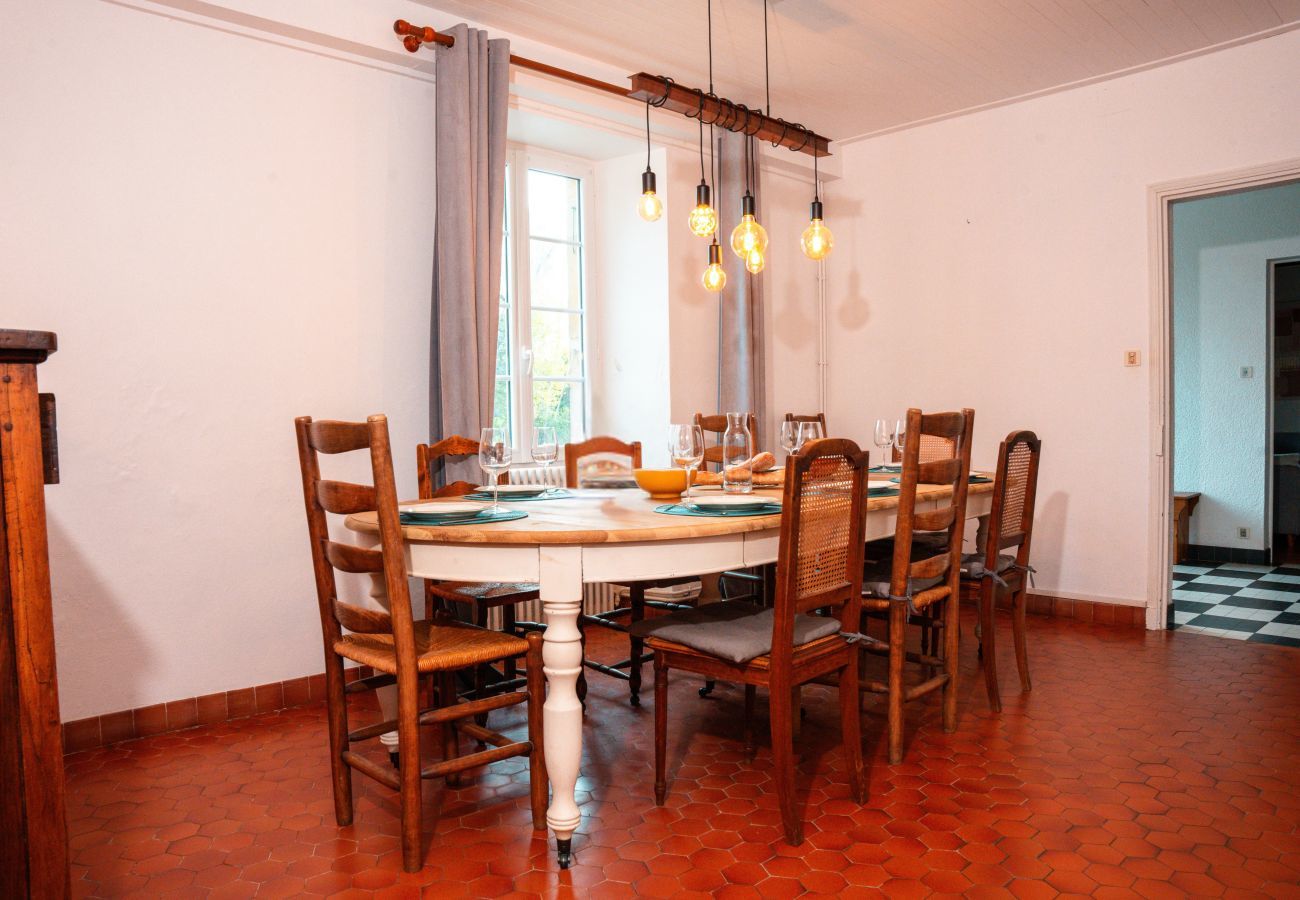 House in Thonac - Villa “Le Roc” for 11, garden and swimming pool