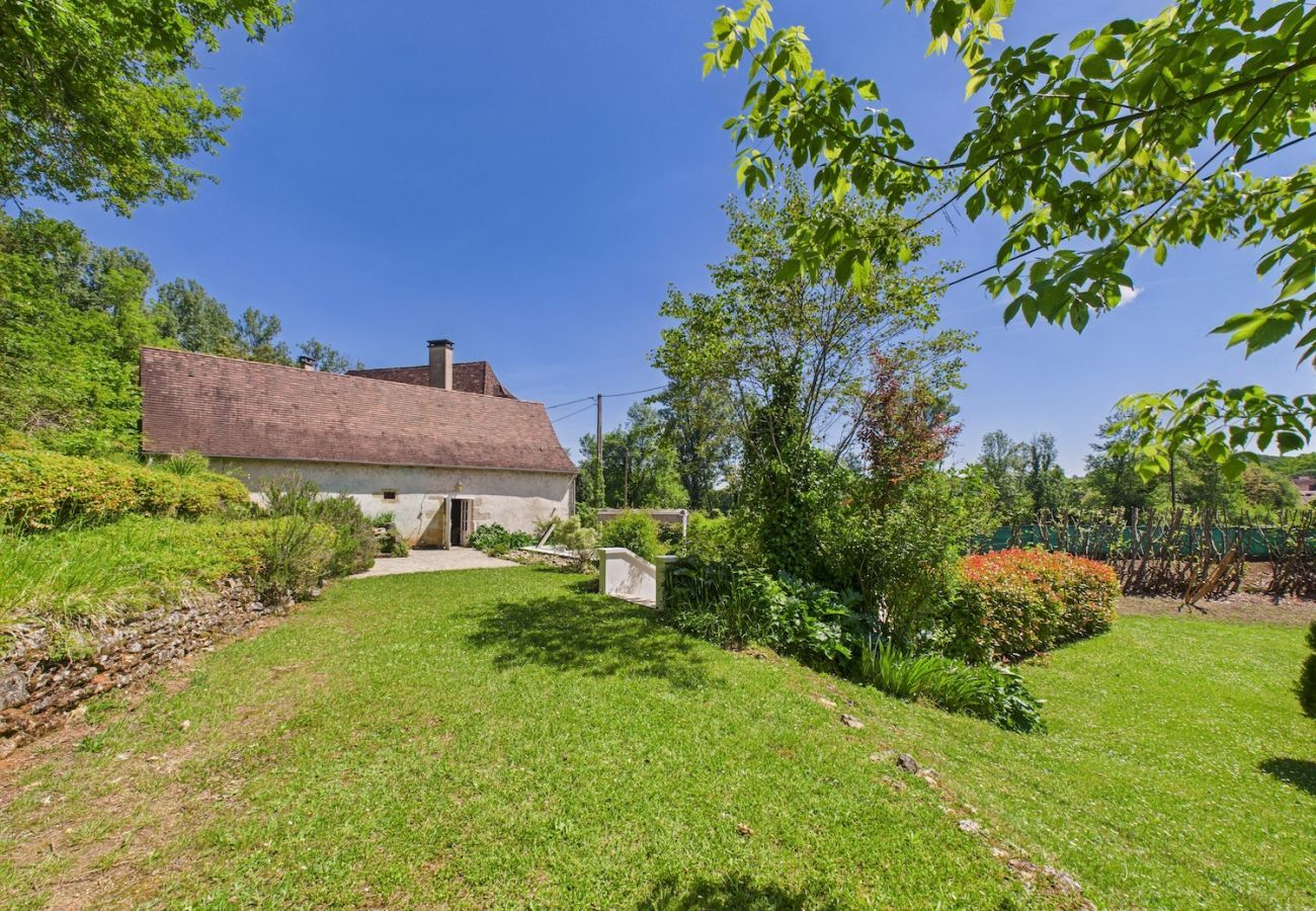 House in Thonac - Villa “Le Roc” for 11, garden and swimming pool