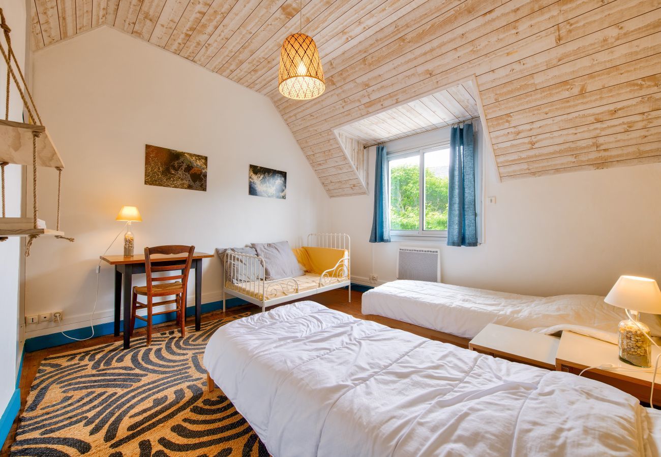 House in Plouguerneau - Charming stone house with garden in Lilia