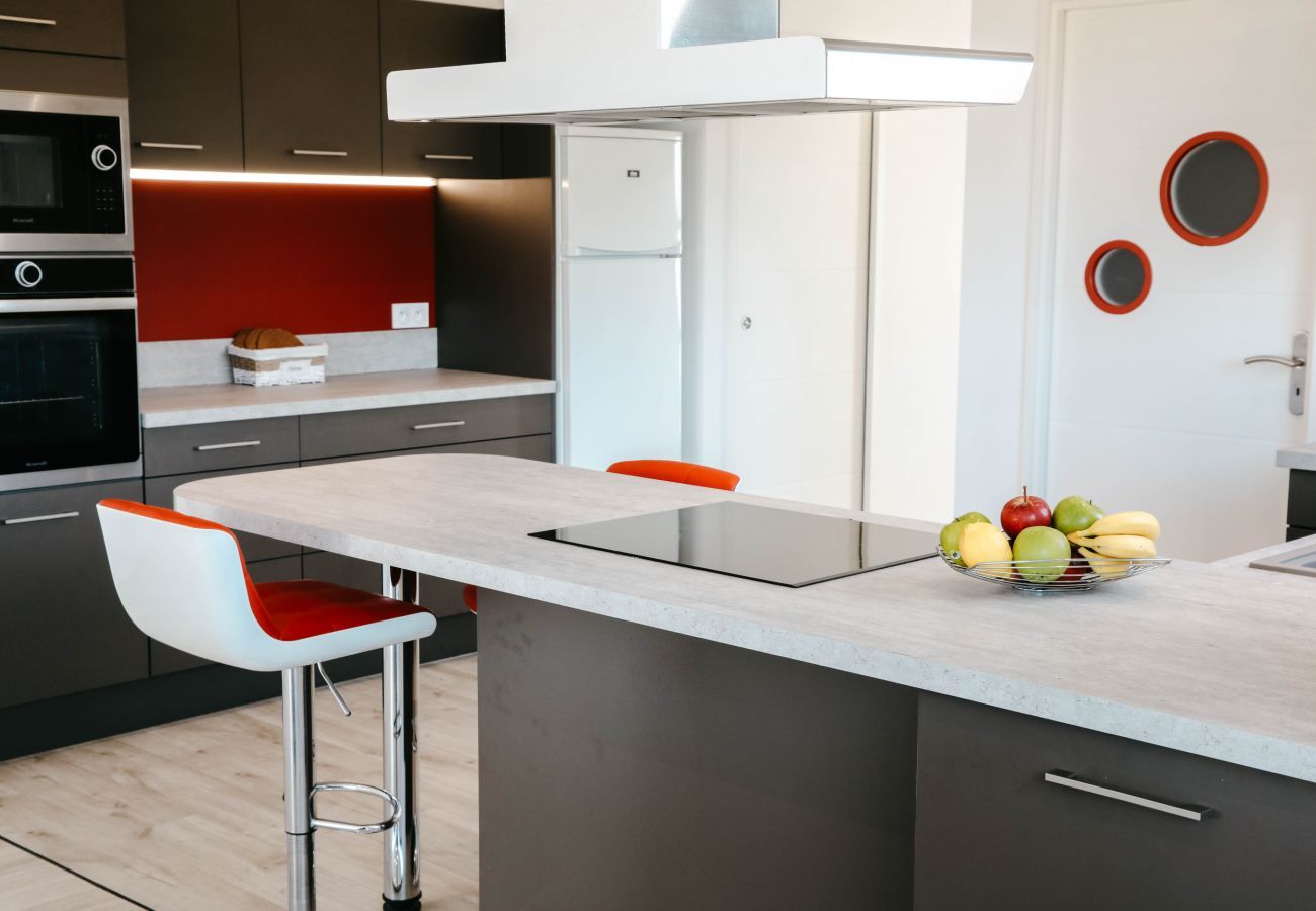 House in Plounéour-Trez - 500m from the sea, modern house with garden for 4