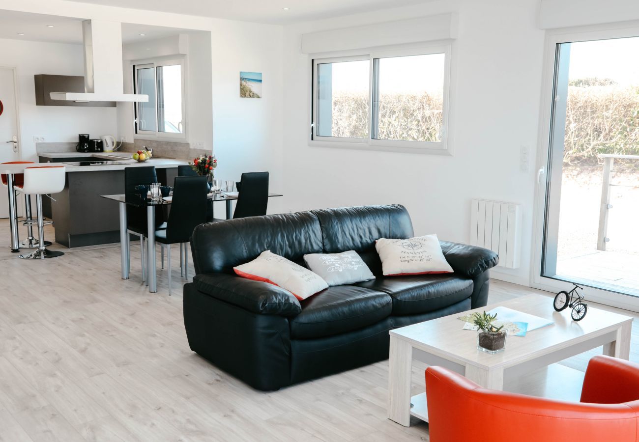 House in Plounéour-Trez - 500m from the sea, modern house with garden for 4