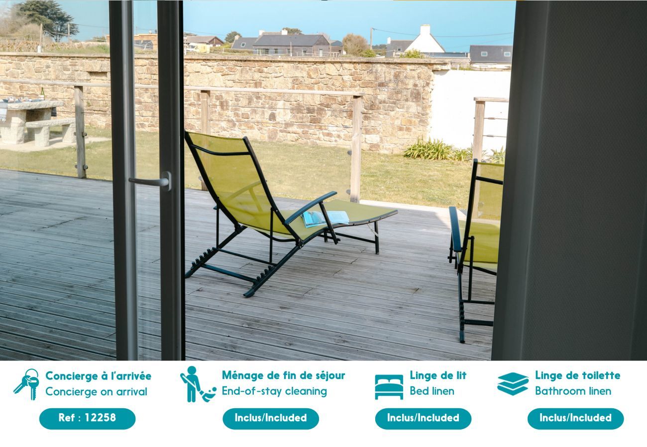 House in Plounéour-Trez - 500m from the sea, modern house with garden for 4