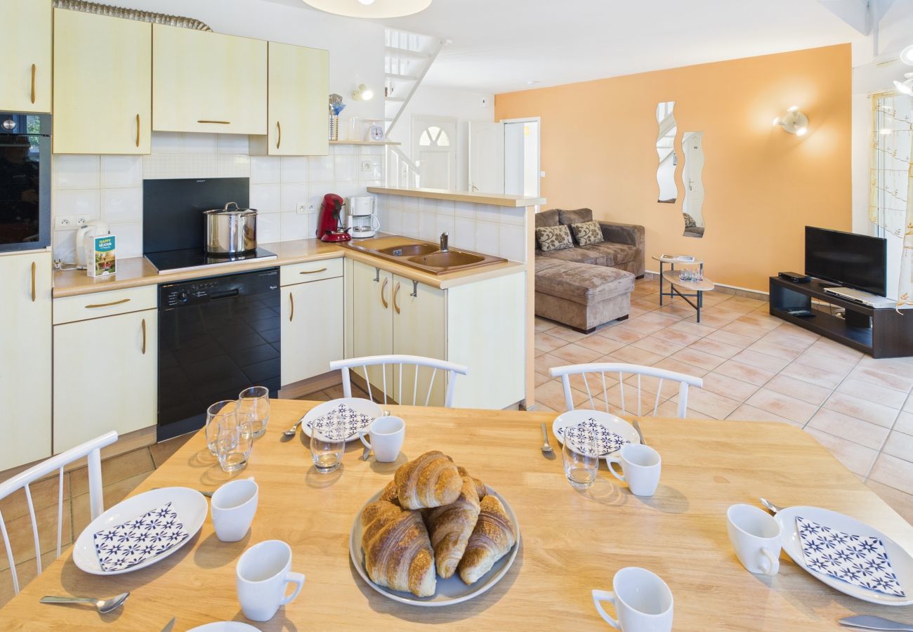 House in Le Guilvinec - House with veranda for 6, 400m from the beach 