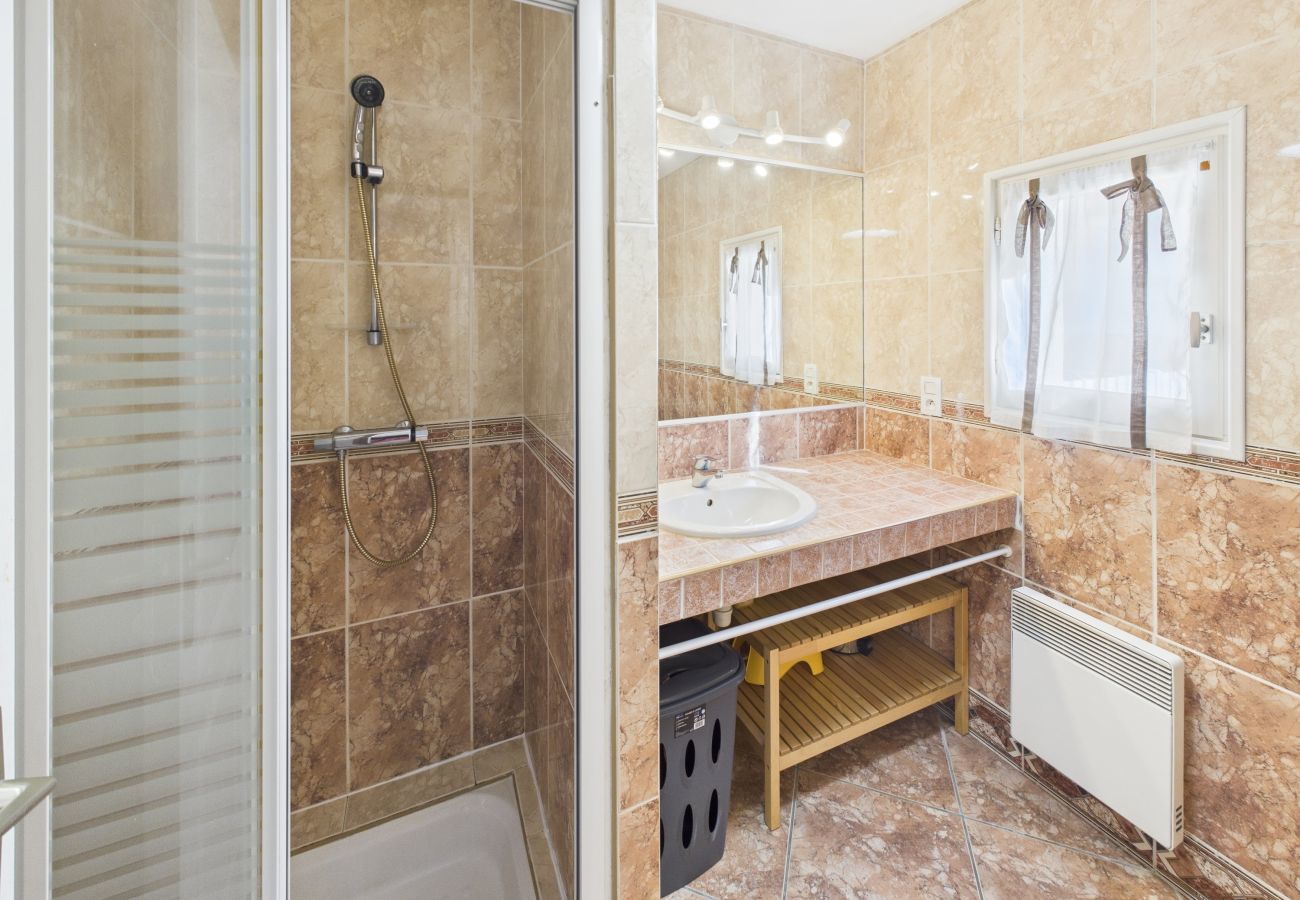 House in Le Guilvinec - House with veranda for 6, 400m from the beach 