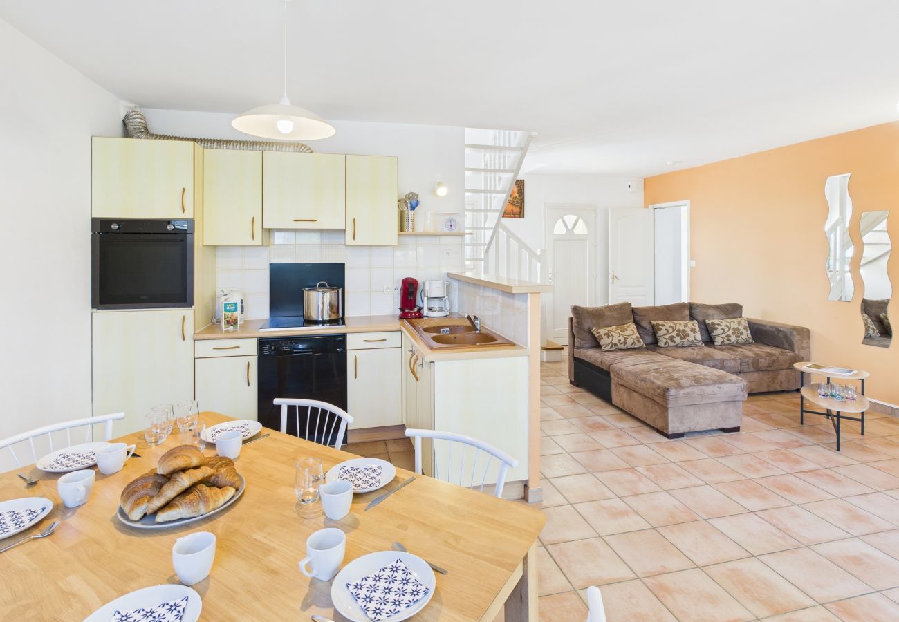 House in Le Guilvinec - House with veranda for 6, 400m from the beach 