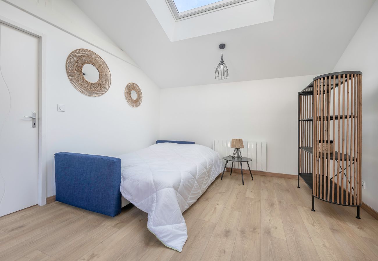 House in La Plaine-sur-Mer - House with an extension for 11 at 800m from the sea