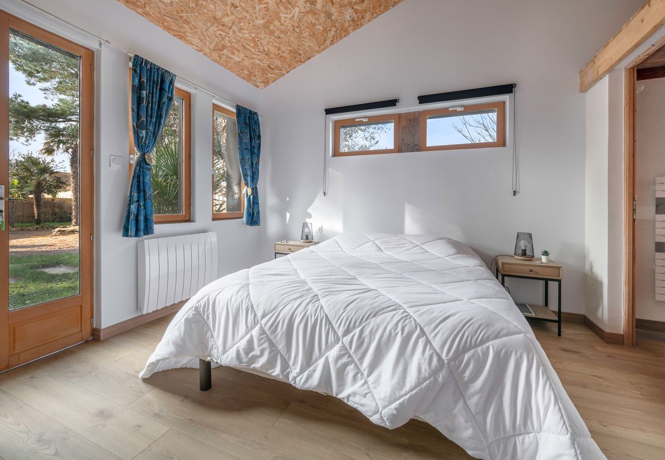 House in La Plaine-sur-Mer - House with an extension for 11 at 800m from the sea