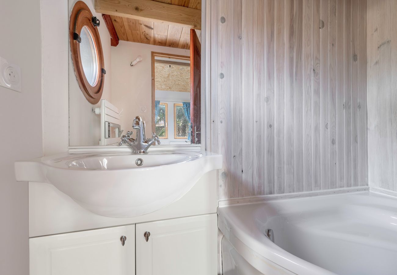House in La Plaine-sur-Mer - House with an extension for 11 at 800m from the sea