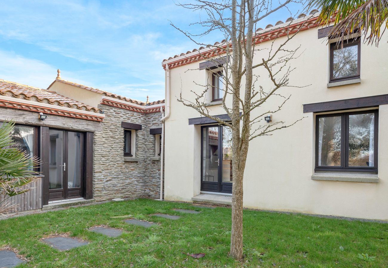 House in La Plaine-sur-Mer - House with an extension for 11 at 800m from the sea