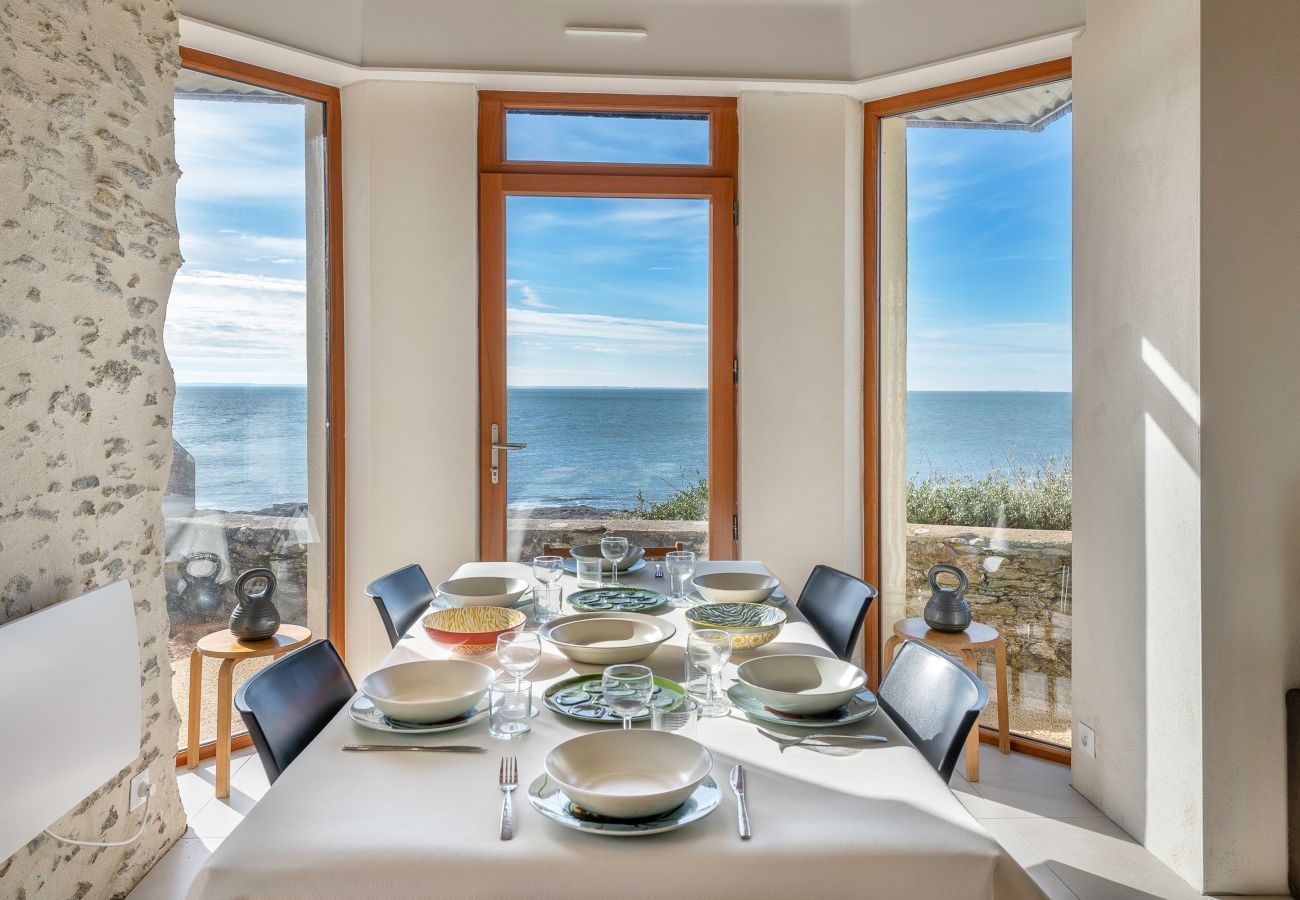House in Préfailles - Sea view, 30m from beach, 5 adults & 1 child