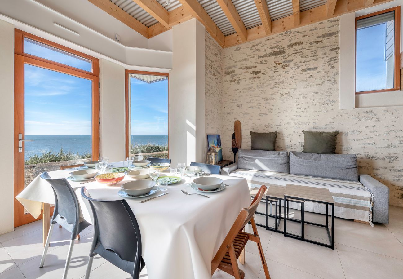 House in Préfailles - Sea view, 30m from beach, 5 adults & 1 child