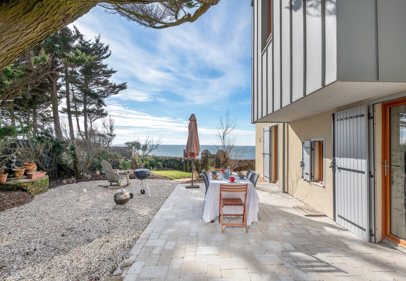 House in Préfailles - Sea view, 30m from beach, 5 adults & 1 child