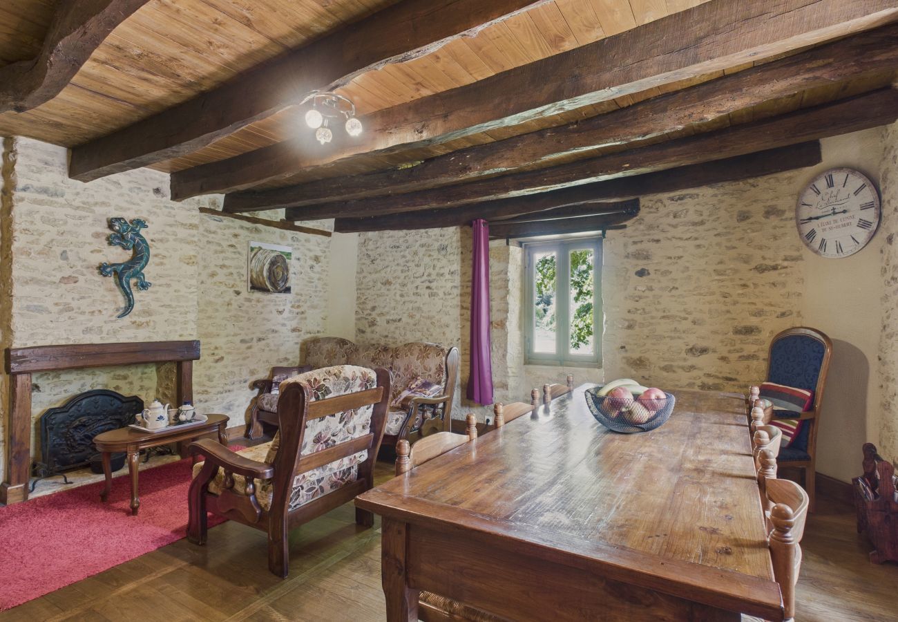 House in Saint-Crépin-et-Carlucet - Country house for 6 with swimming pool and garden