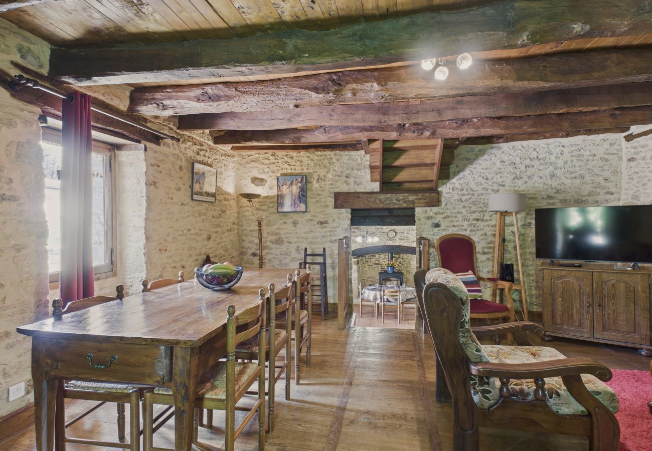 House in Saint-Crépin-et-Carlucet - Country house for 6 with swimming pool and garden