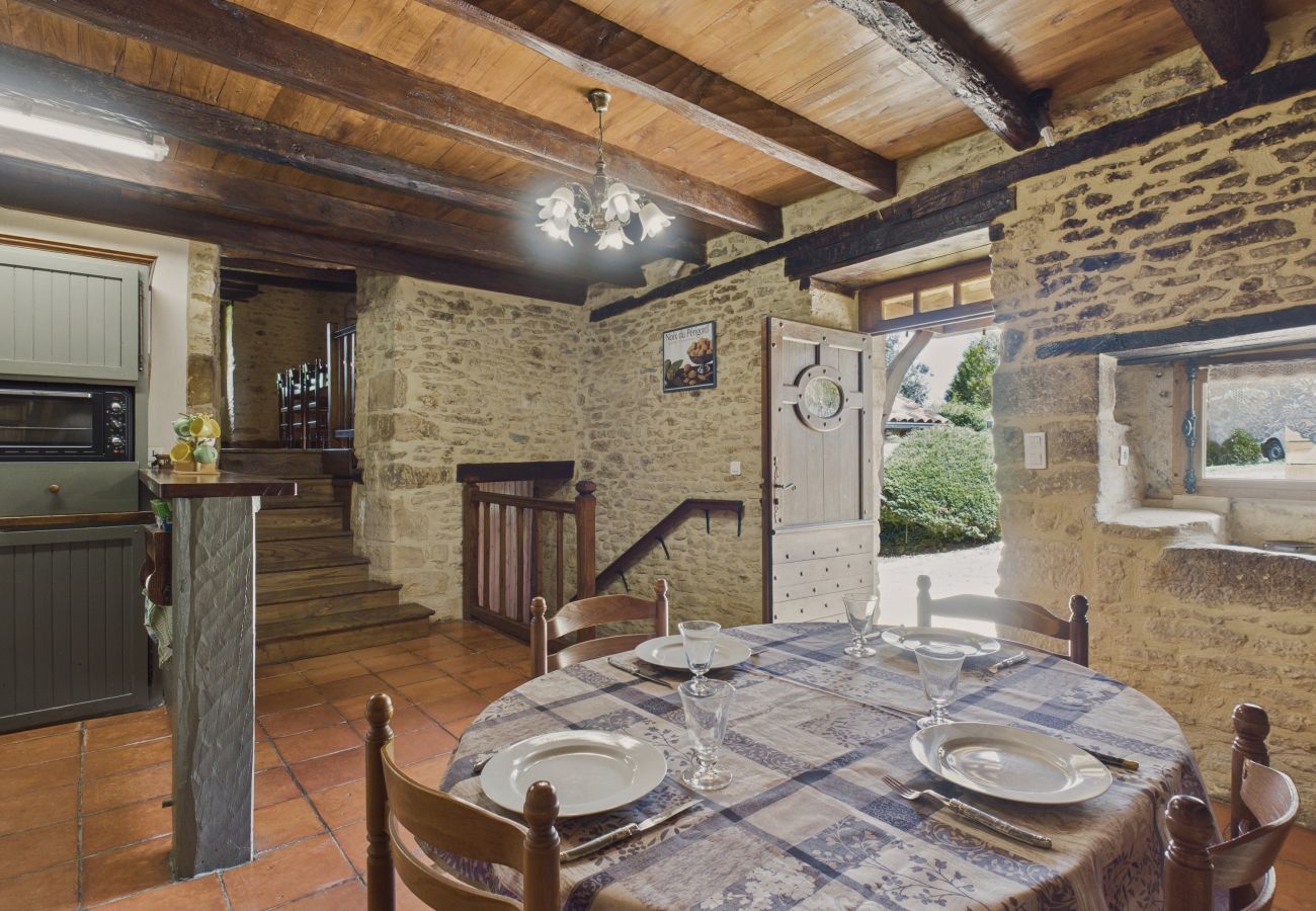 House in Saint-Crépin-et-Carlucet - Country house for 6 with swimming pool and garden