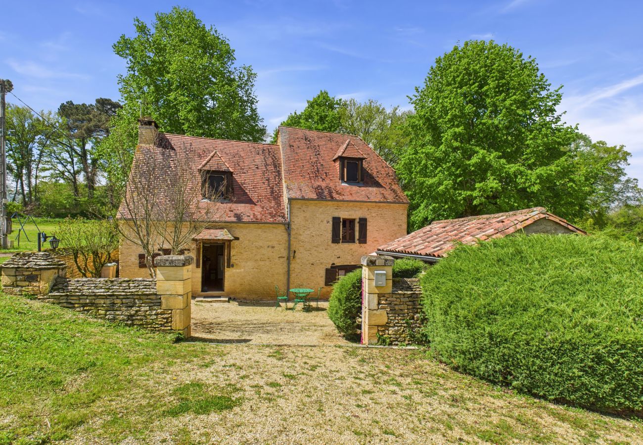 House in Saint-Crépin-et-Carlucet - Country house for 6 with swimming pool and garden