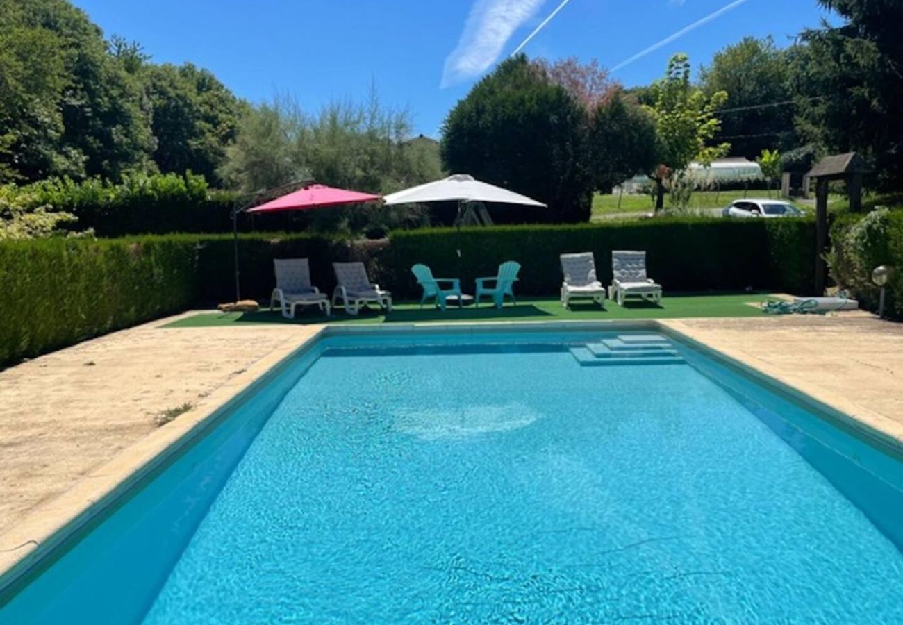 House in Saint-Crépin-et-Carlucet - Country house for 6 with swimming pool and garden