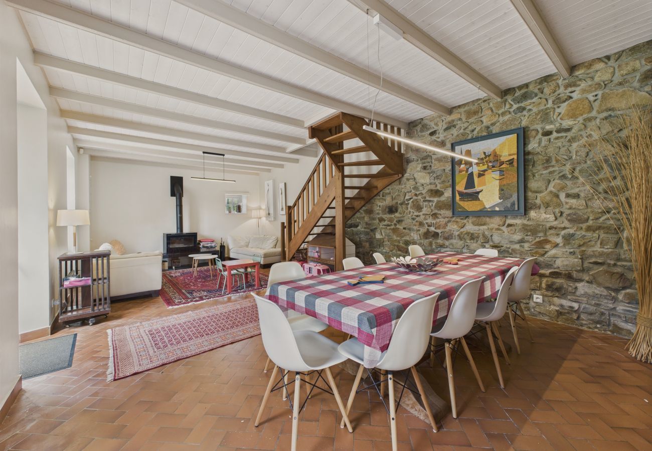 House in Plougrescant - Ideal for 8 adults and 5 children -  200m beach
