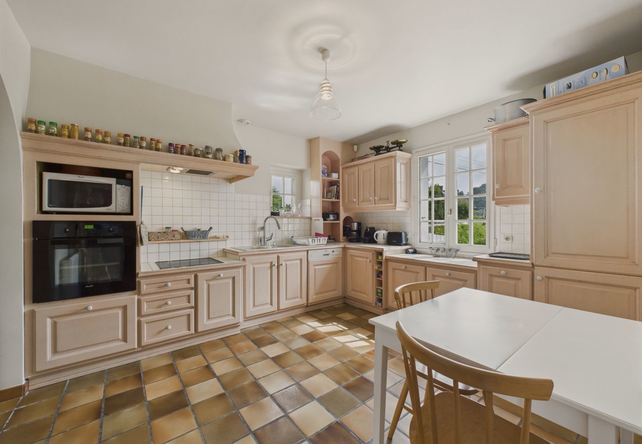 House in Plougrescant - Ideal for 8 adults and 5 children -  200m beach