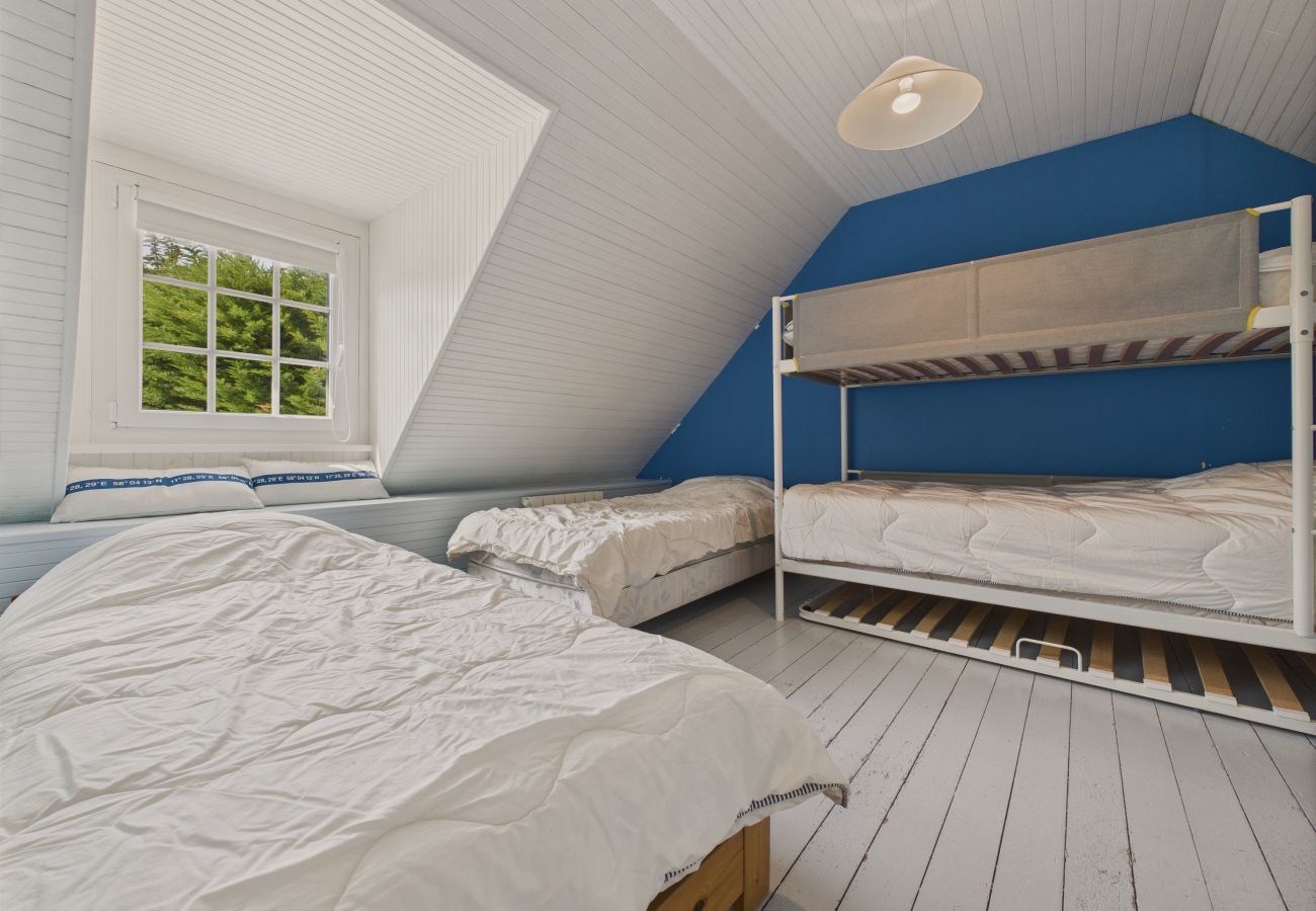 House in Plougrescant - Ideal for 8 adults and 5 children -  200m beach
