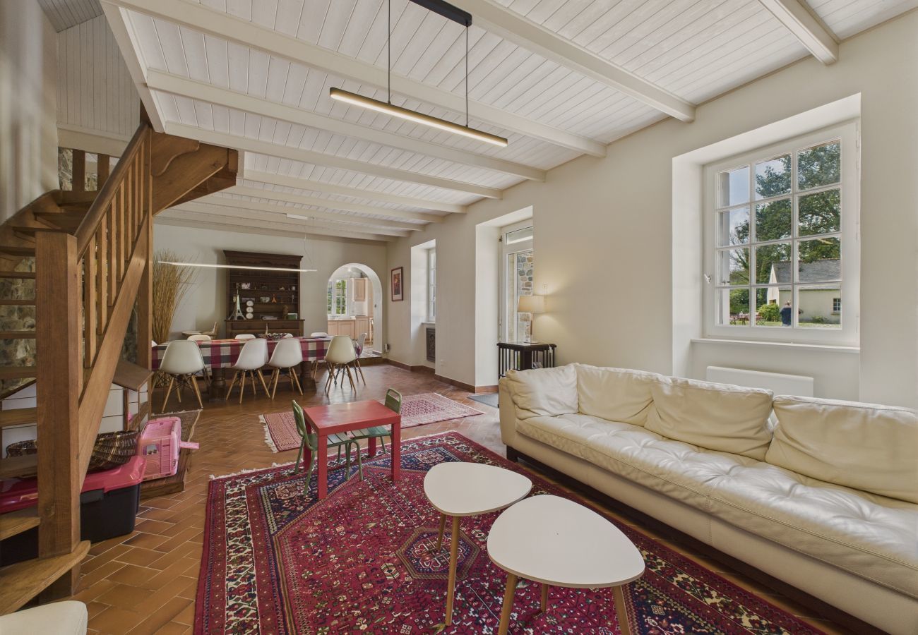 House in Plougrescant - Ideal for 8 adults and 5 children -  200m beach
