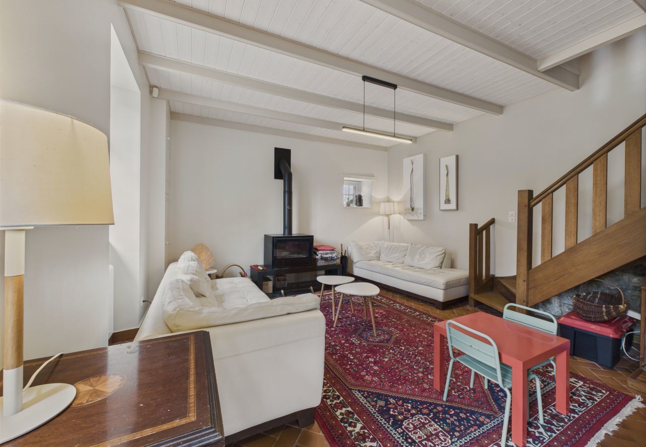 House in Plougrescant - Ideal for 8 adults and 5 children -  200m beach