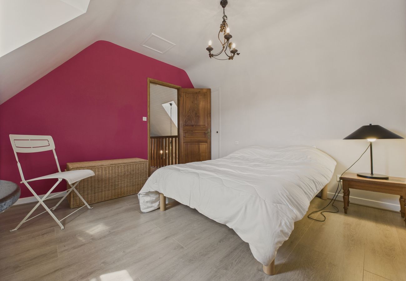 House in Plougrescant - Ideal for 8 adults and 5 children -  200m beach