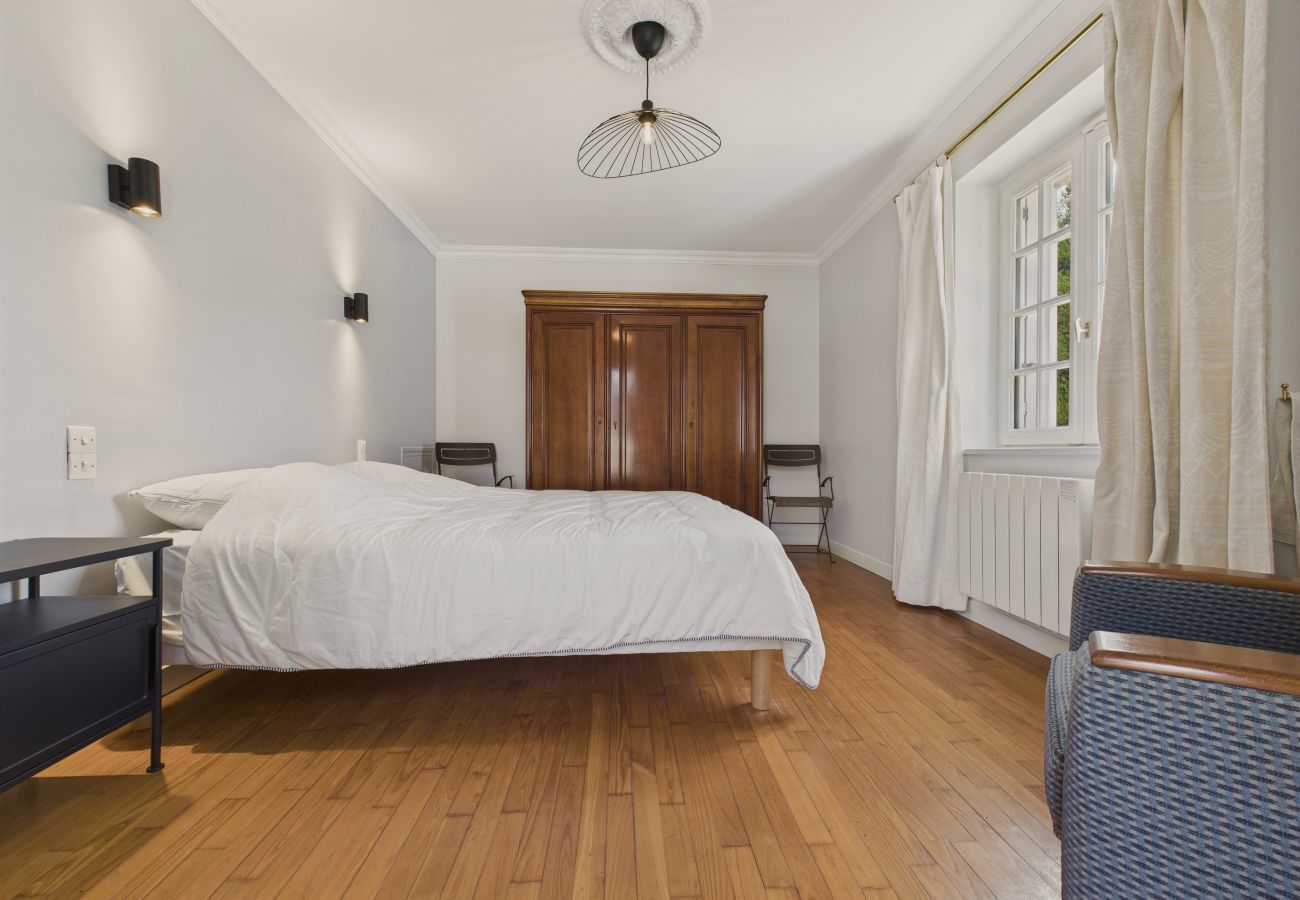 House in Plougrescant - Ideal for 8 adults and 5 children -  200m beach