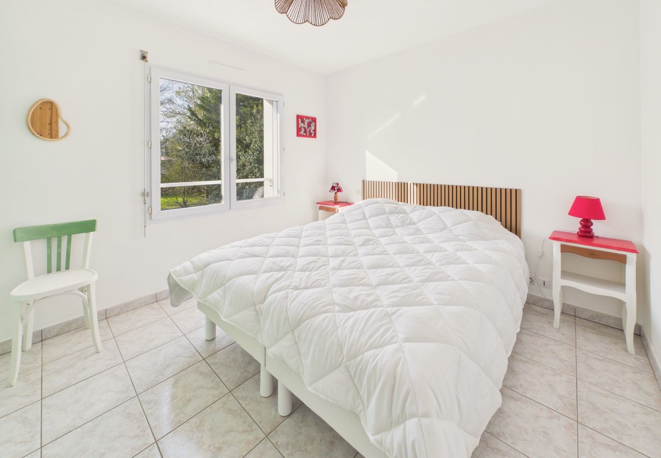 Apartment in Pornic - Family home 10-300m from the beach + garden