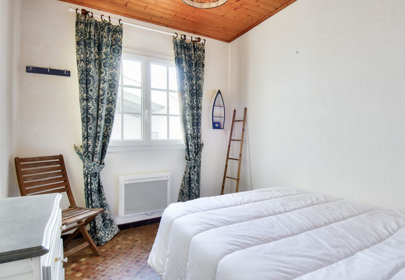 House in Barbâtre - House for 7 people 900m from the beach 