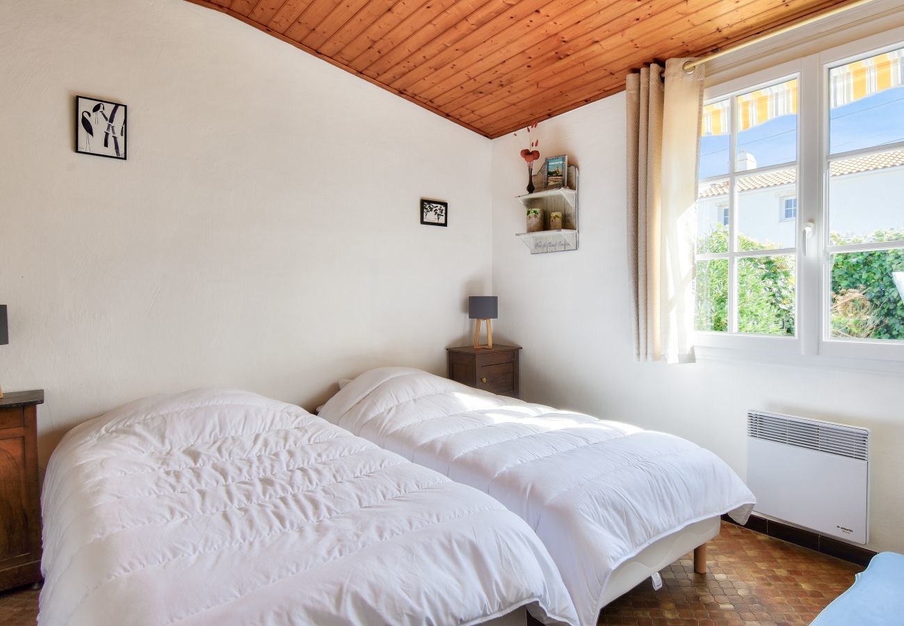 House in Barbâtre - House for 7 people 900m from the beach 