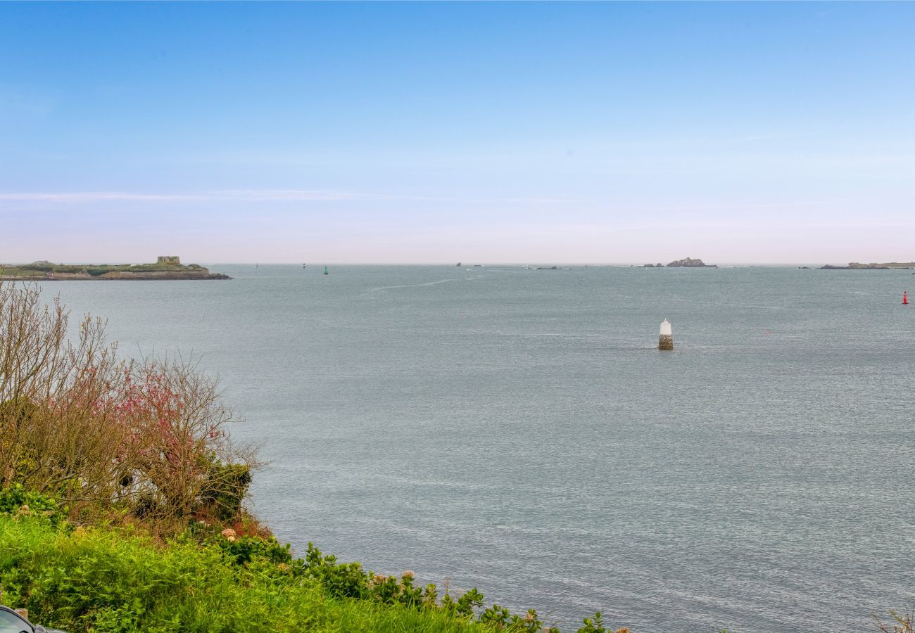 House in Landéda - Exceptional view - House for 4 - 100m beach