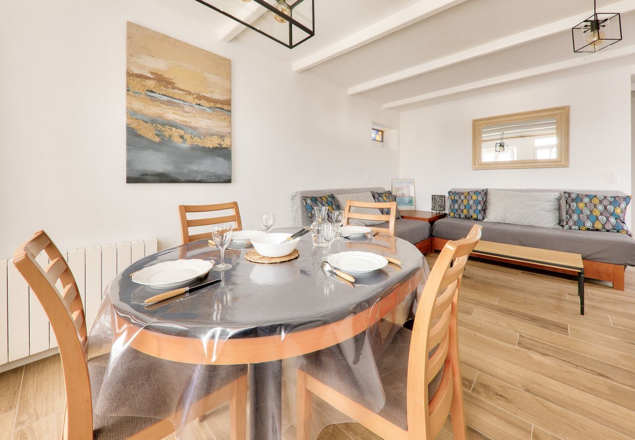 House in Sarzeau - House with a courtyard for 4 in the village of Sarzeau