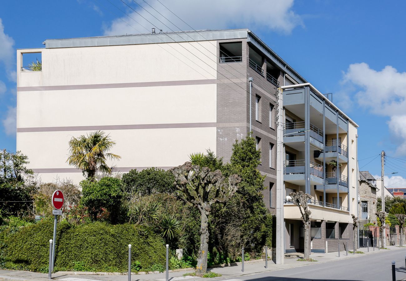 Apartment in Dinard - Apartment for 2 - terrace - 800m from the beach