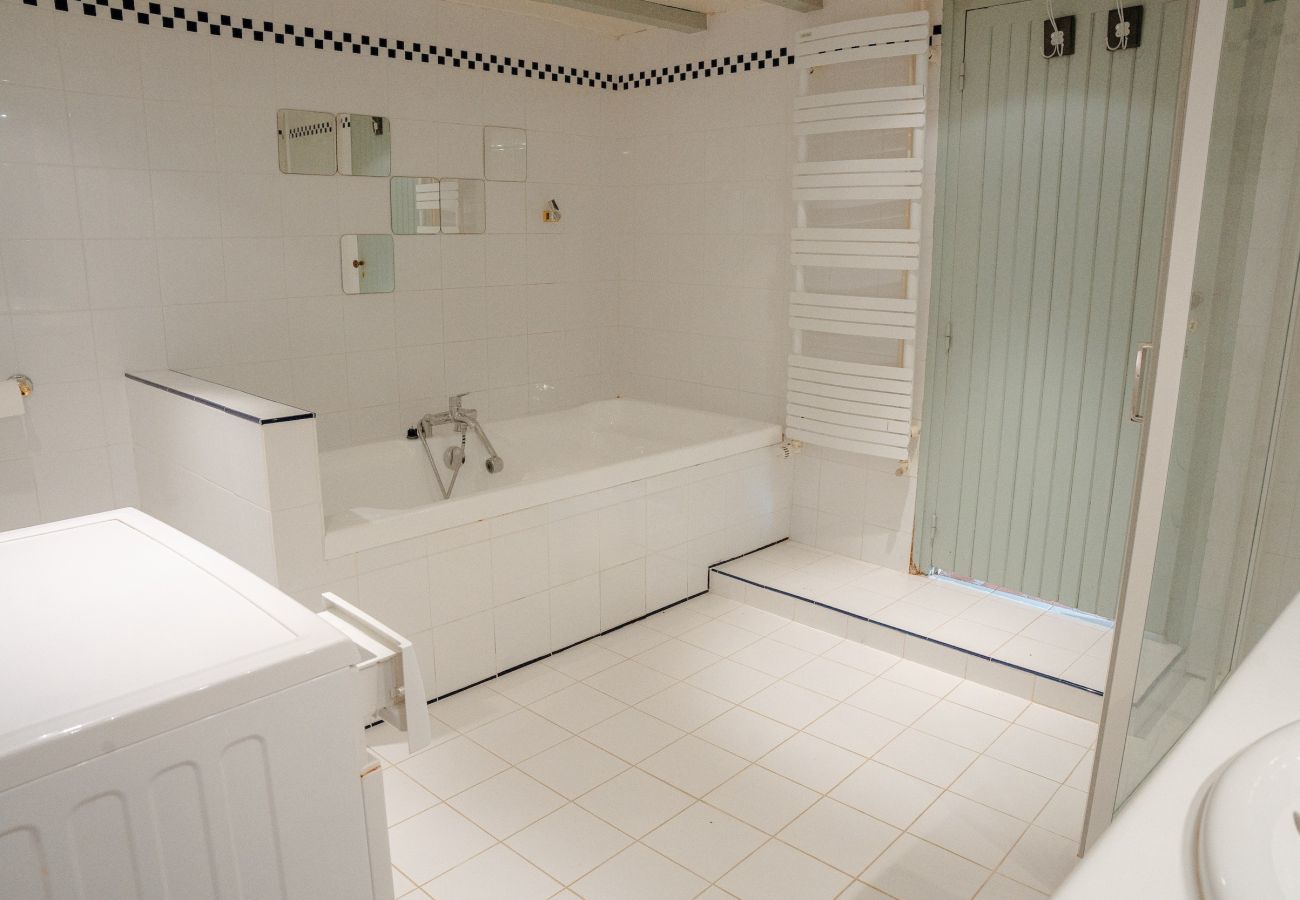 House in Saint-Léon-sur-Vézère - Beautiful house with heated pool for 6