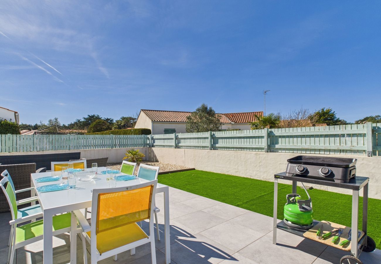House in Saint-Hilaire-de-Riez - Beautiful House with Outdoor Space for 6 