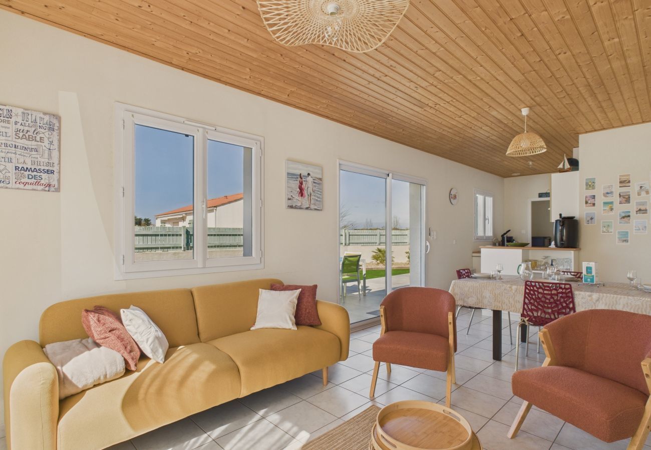 House in Saint-Hilaire-de-Riez - Beautiful House with Outdoor Space for 6 