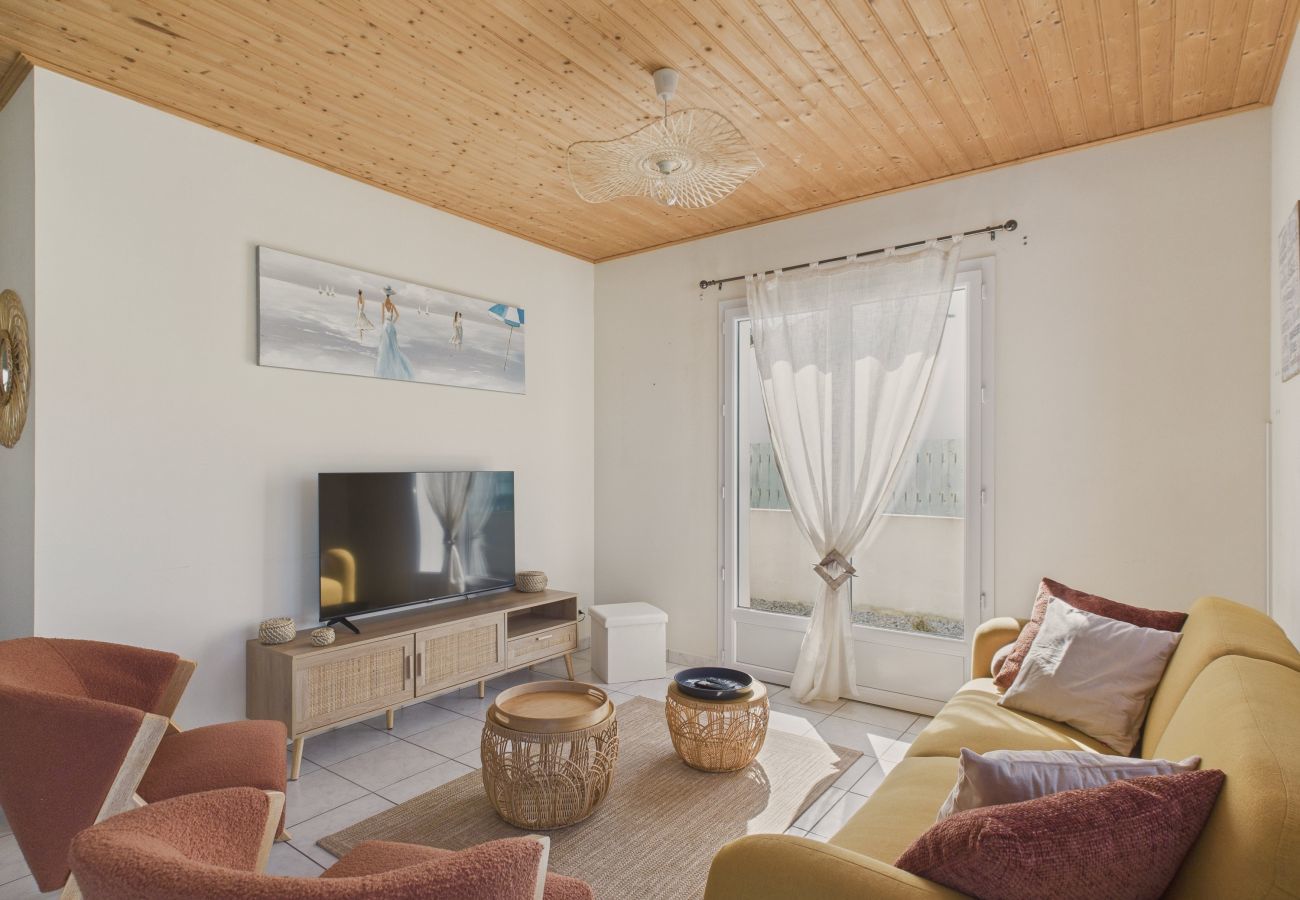 House in Saint-Hilaire-de-Riez - Beautiful House with Outdoor Space for 6 