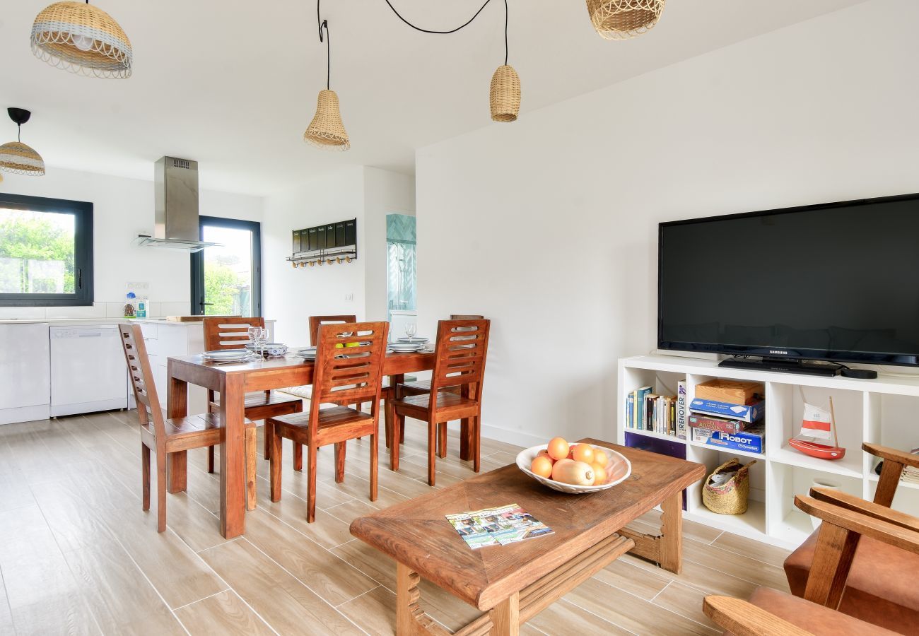 House in La Guérinière - House for 6 with garden - 800 m from the beach