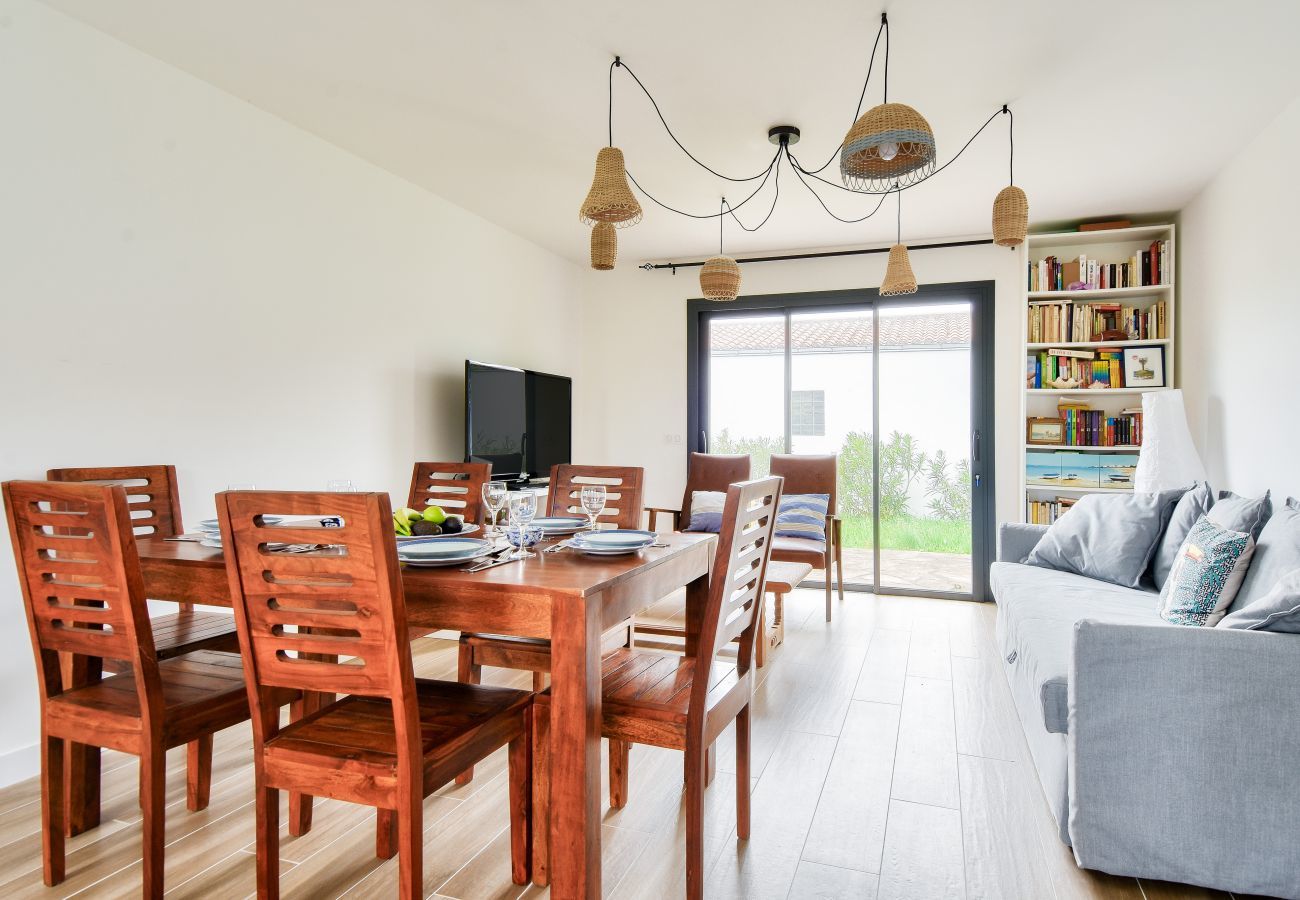 House in La Guérinière - House for 6 with garden - 800 m from the beach