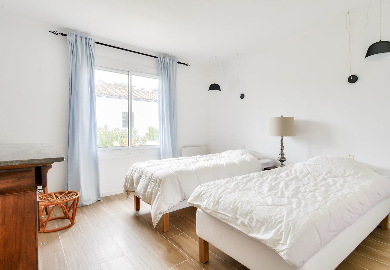 House in La Guérinière - House for 6 with garden - 800 m from the beach