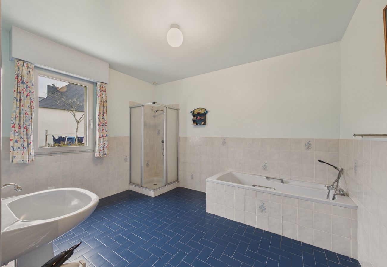 House in La Forêt-Fouesnant - House with garden for 8 adults & 2 kids