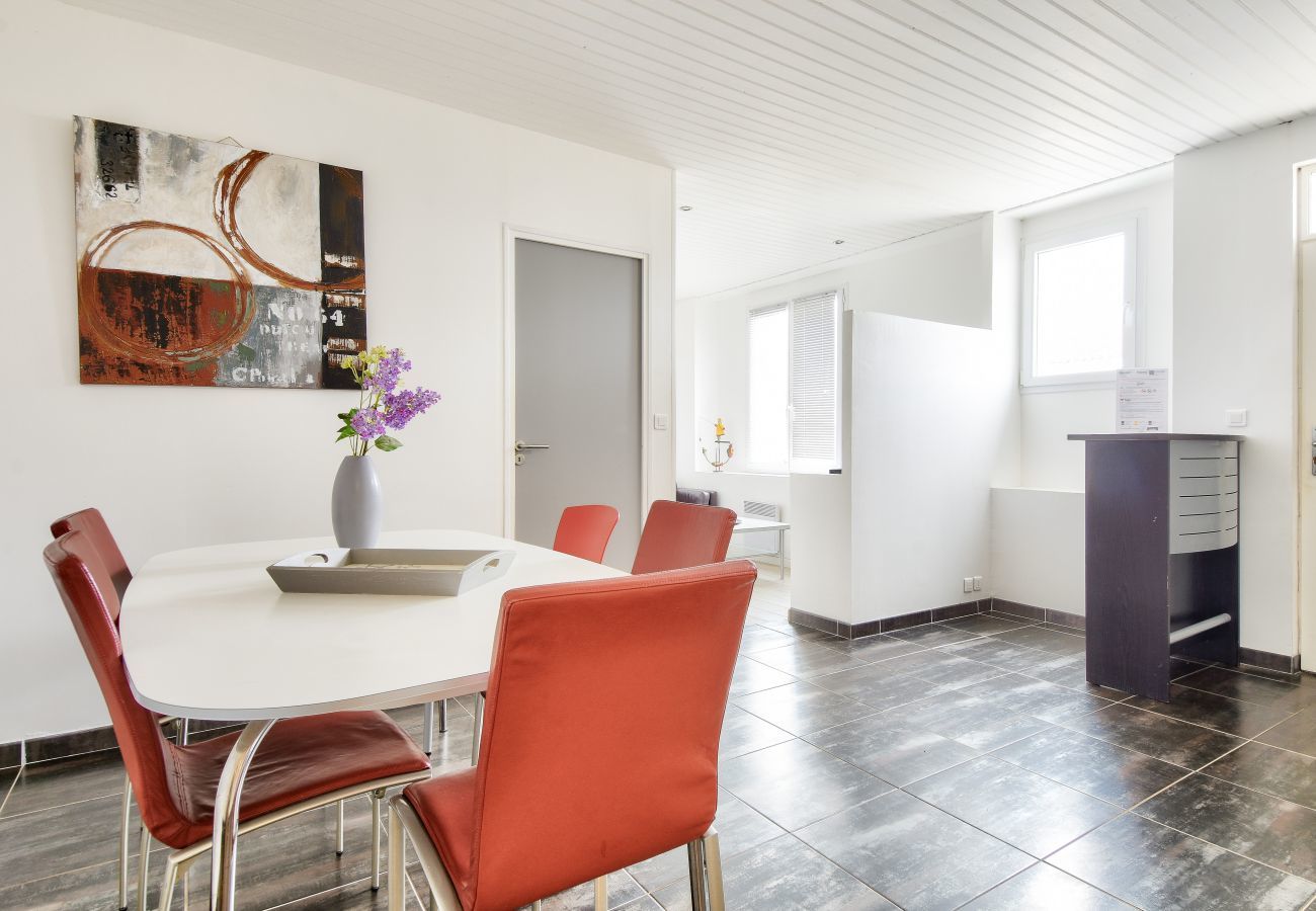 House in Barbâtre - House with garden for 8, 550m from the beach