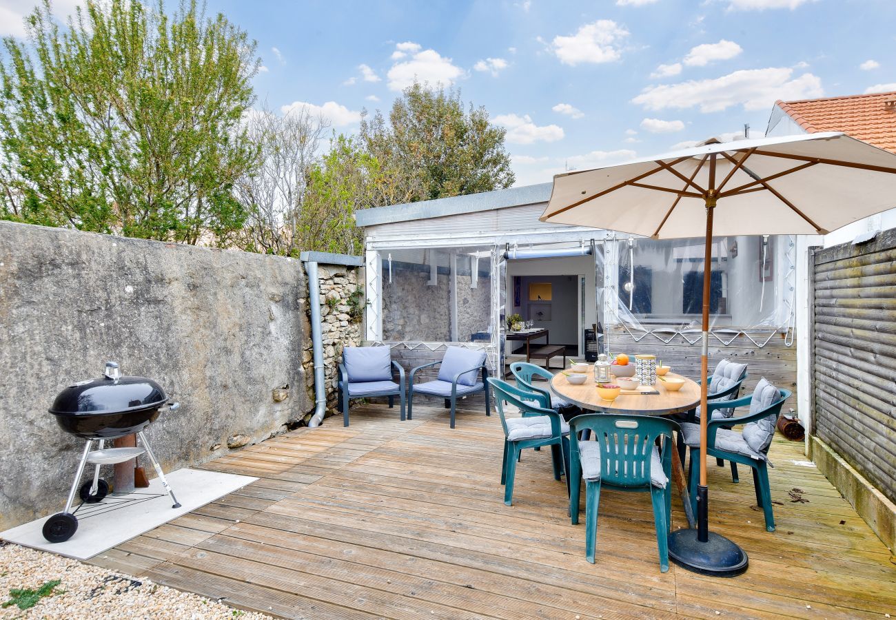 House in Barbâtre - House with garden for 8, 550m from the beach