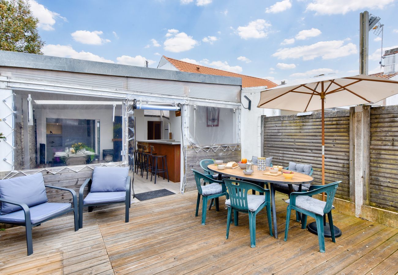 House in Barbâtre - House with garden for 8, 550m from the beach