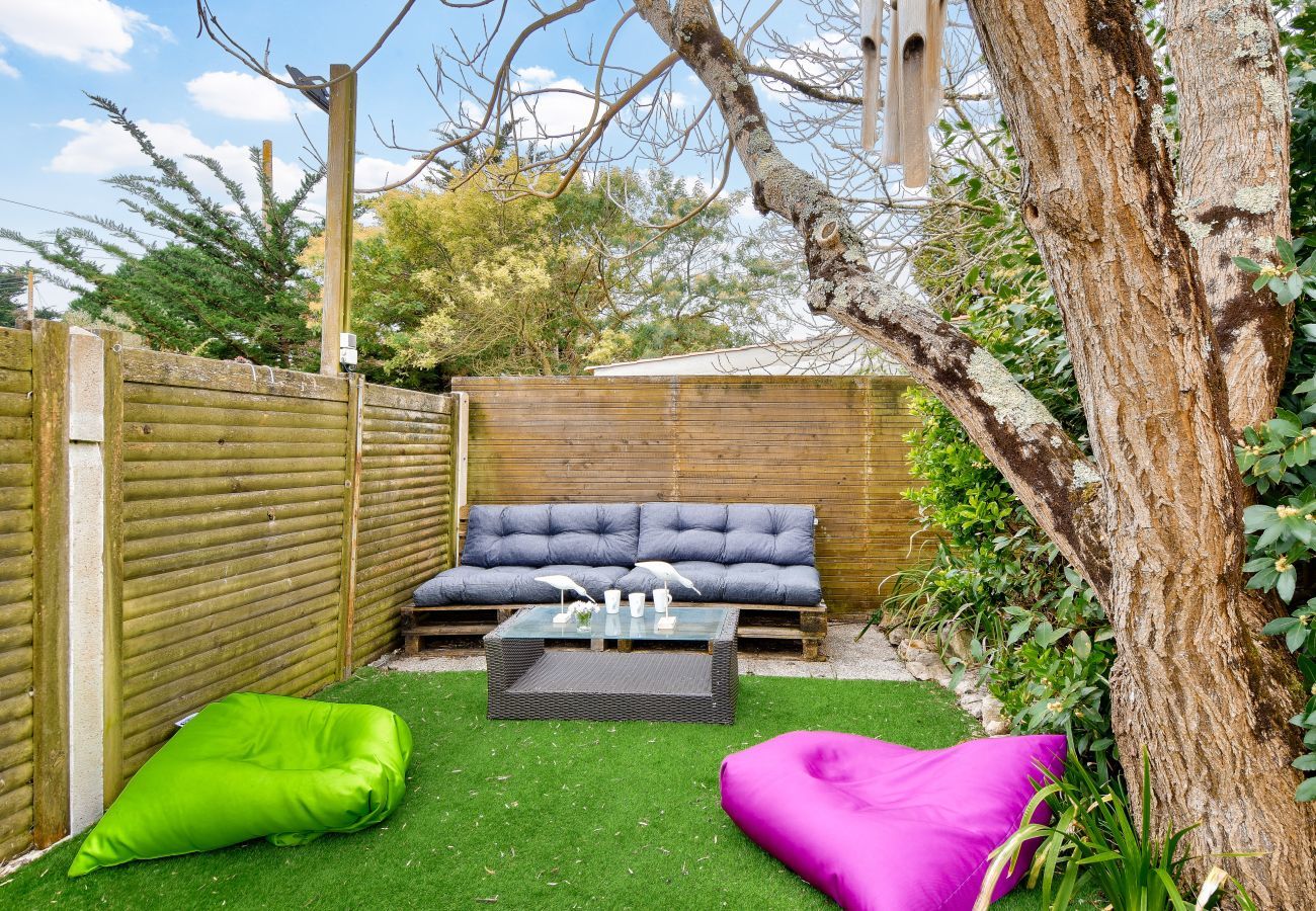 House in Barbâtre - House with garden for 8, 550m from the beach