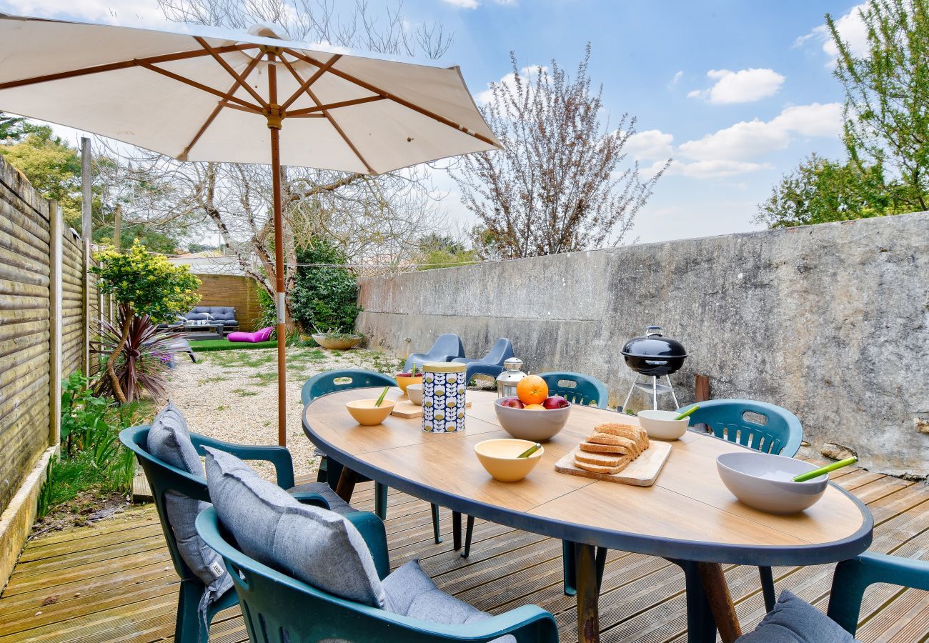 House in Barbâtre - House with garden for 8, 550m from the beach